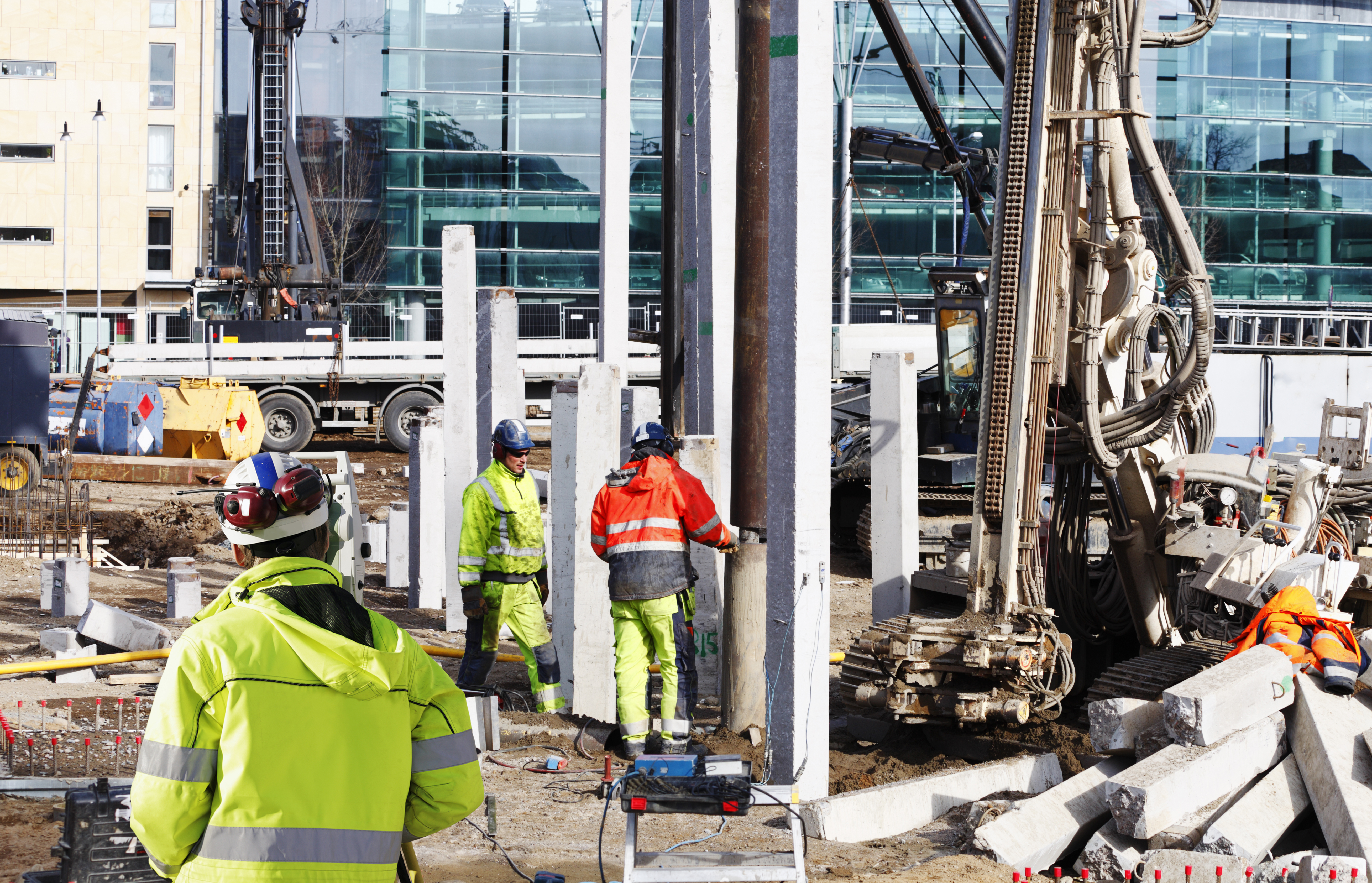 building-workers-and-construction-SBI-300977758